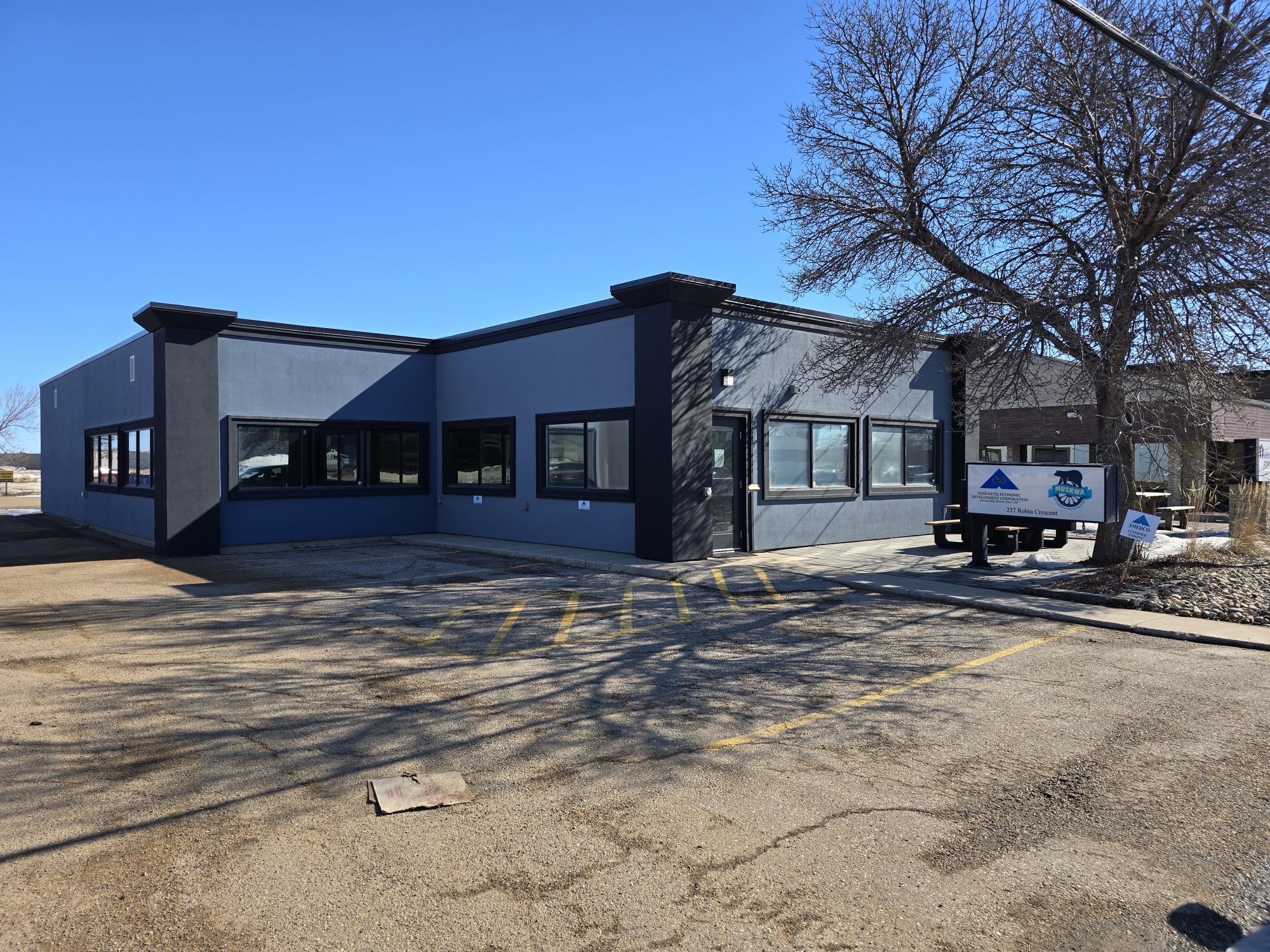 Cushman and Wakefield Saskatoon Commercial Real Estate Office For Sale, Single tenant office building, airport industrial area, 237 Robin Crescent